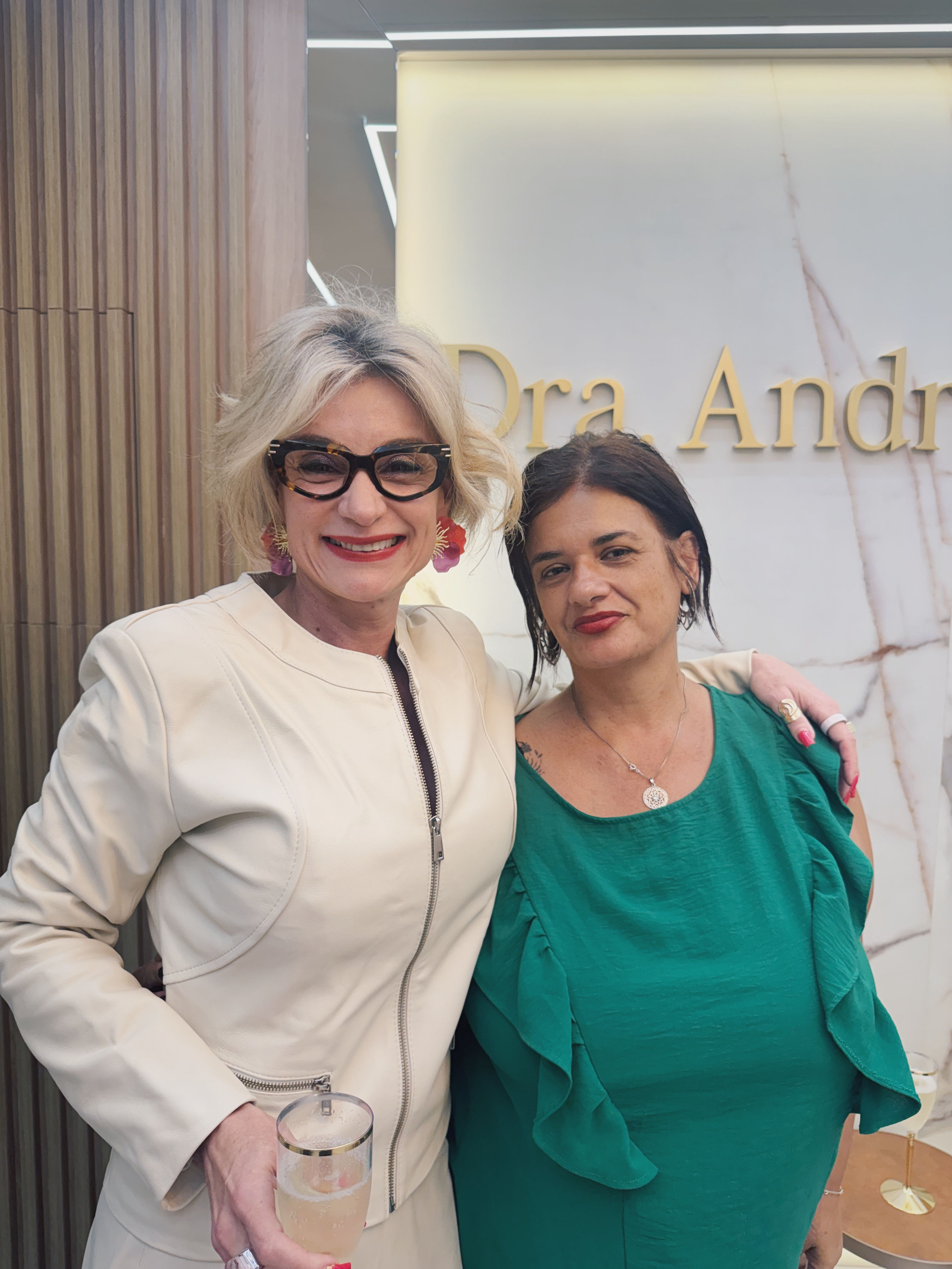 Dra. Andrea Nakano com paciente